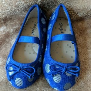 Cat and Jack blue flat shoe size 6